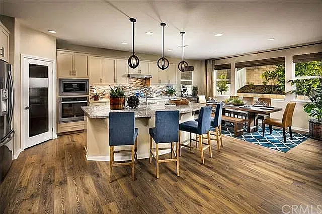 4 bed, 3.5 bath, 2842 sqft, $4,250 — Photo 2