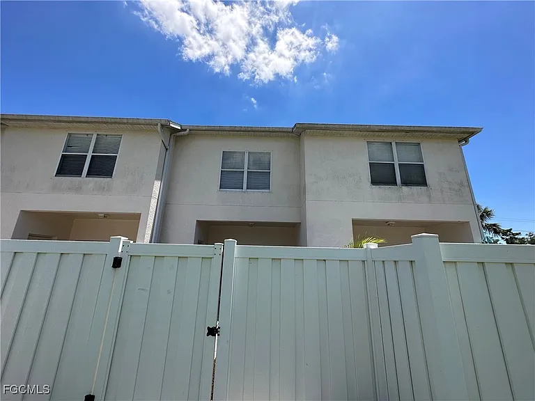 3627 Pine Oak Cir #102 — Photo 6