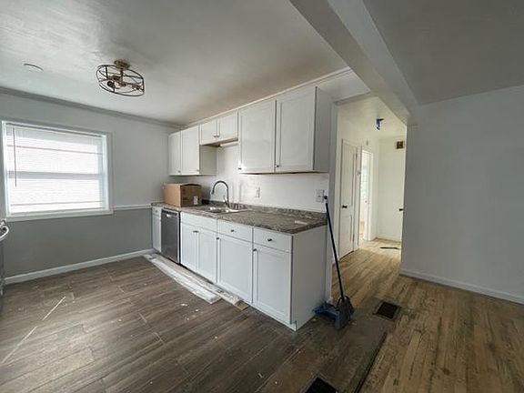 2nd image of 208 Walton Ave