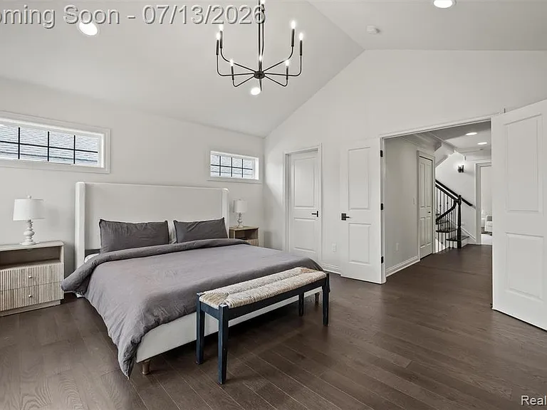 1049 Chapin Ave — Photo 17