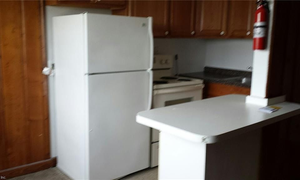 2nd image of 1407 Bayville St APT 4