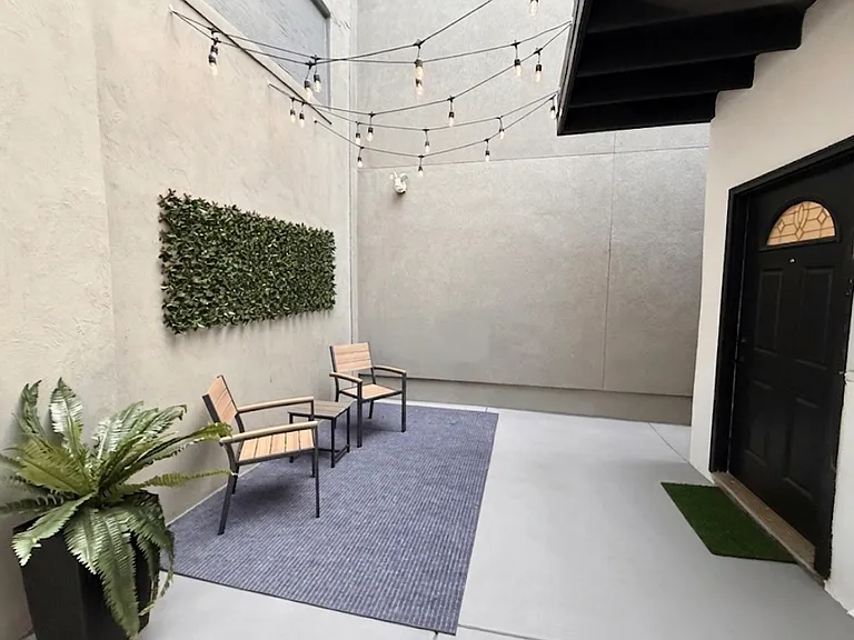 2504 E York St #2 — Photo 9