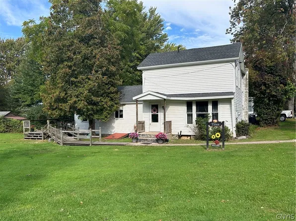 283 S Point St, Cape Vincent, NY 13618