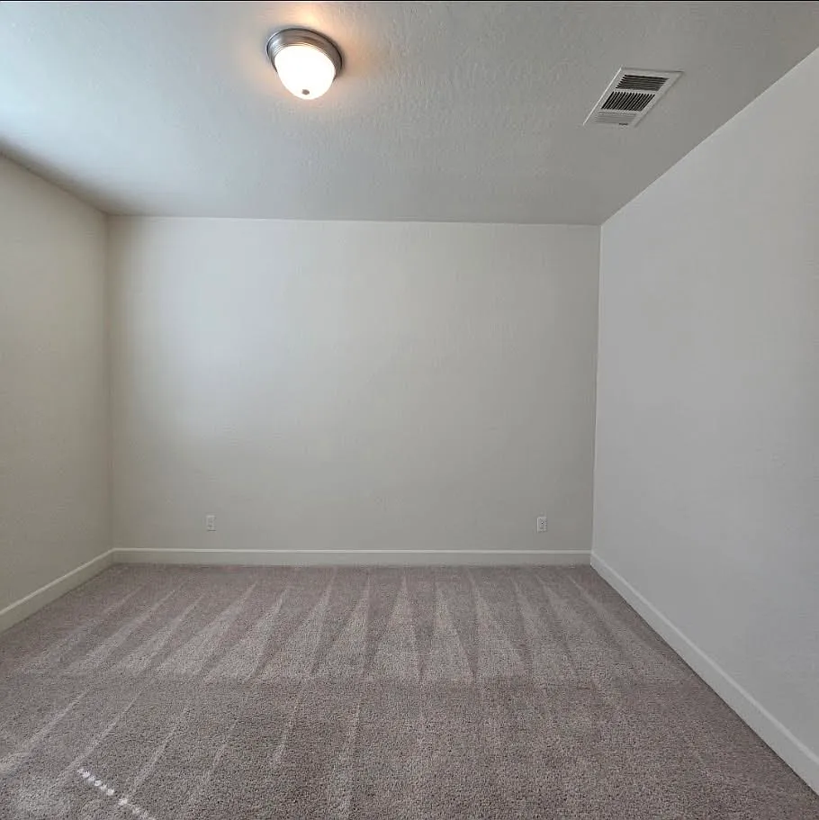 4 bed, 1894 sqft, $2,590 — Photo 3