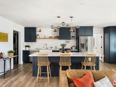 10702 S Van Ness Ave, Los Angeles, CA, 90047