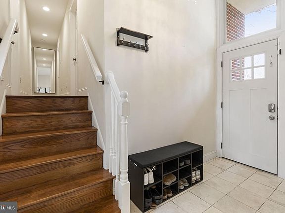 4th image of 352 S New Middletown Rd