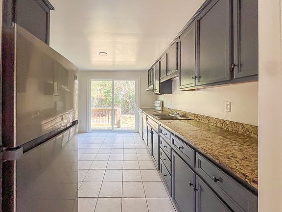5th image of 5 Fox Hill Dr #5