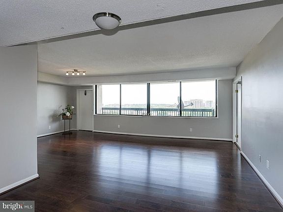 5th image of 3713 S George Mason Dr APT 1016W