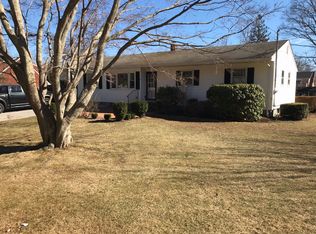 9 W Thomas St, Shelter Island, NY 11964
