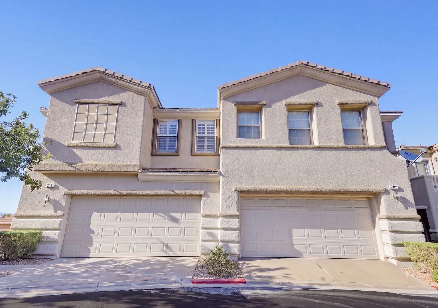 Henderson Townhome With Stunning Strip, City And Mountain Views — Photo 4