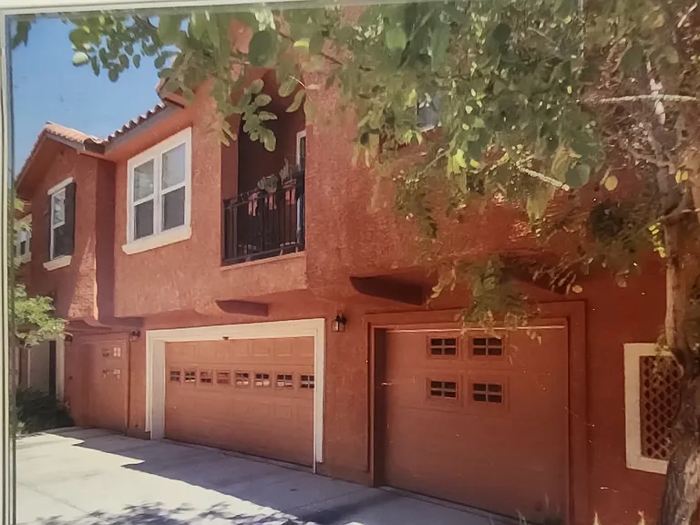 601 Menaul Blvd NE — Photo 1