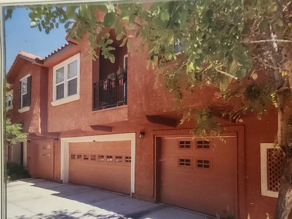 1st image of 601 Menaul Blvd NW