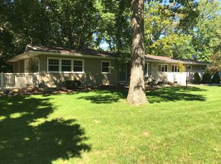 1904 Glenwood Dr, Moline, IL 61265