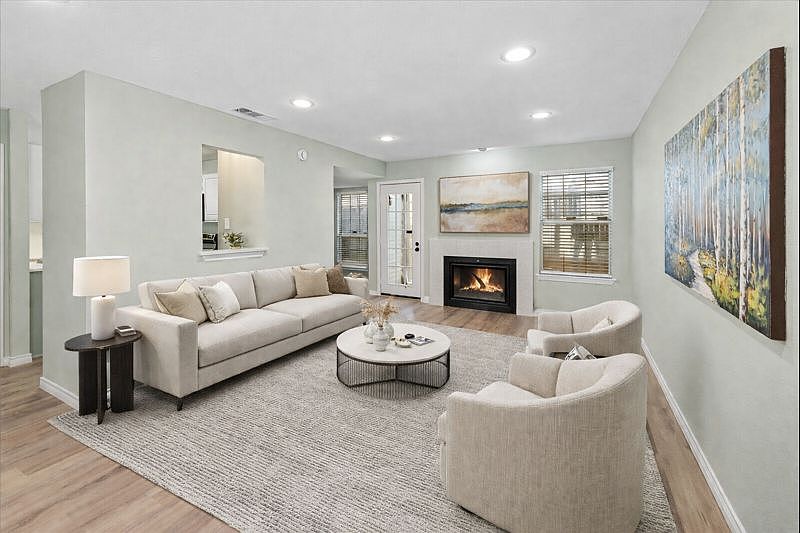 1st image of 1017 Weston Dr