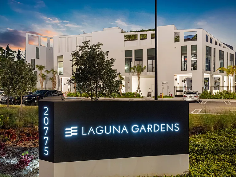 Laguna Gardens — Photo 96