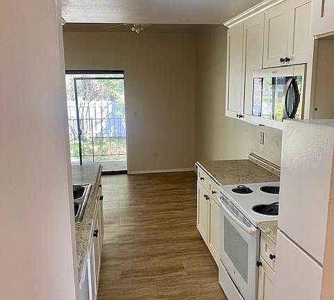3rd image of 3435 Auburn Way S APT 10