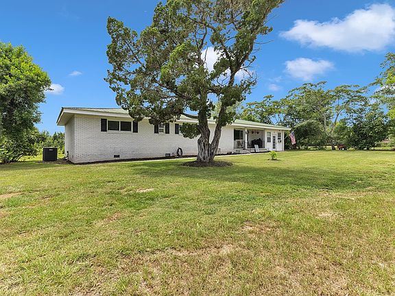 3rd image of 451 Carter Ln