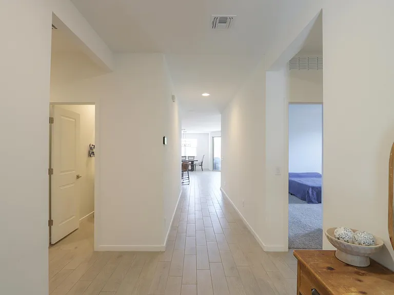 264 S San Gregorio Ln — Photo 3