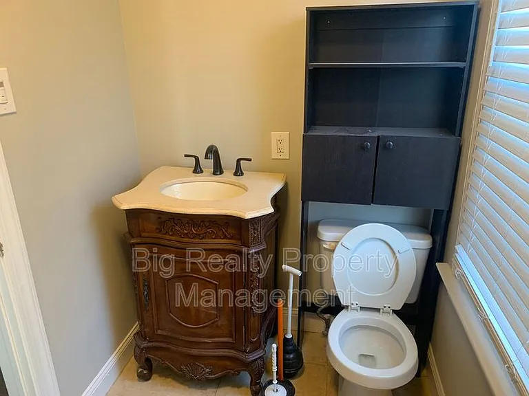 457 Walnut St — Photo 11