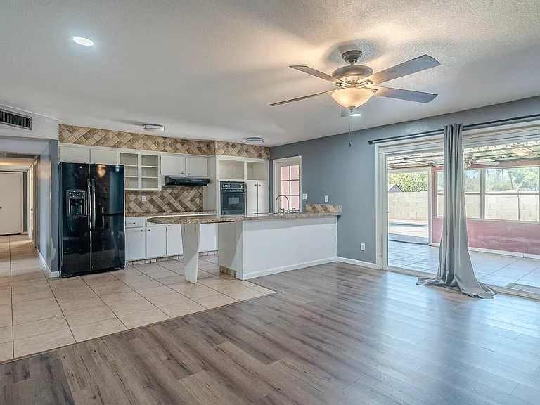 3236 S Kenwood Ln — Photo 17