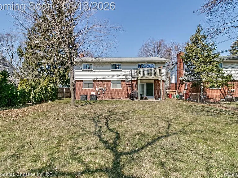 215 Woodsboro Dr — Photo 12