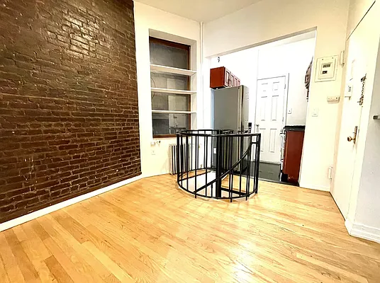 Rented by J PRESTON AND ASSOCIATES INC | media 24