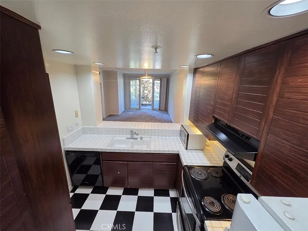 1 bed, 952 sqft, $2,795 — Photo 4