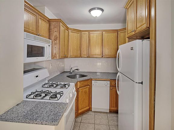 5th image of 225 Saint Paul Ave #1E