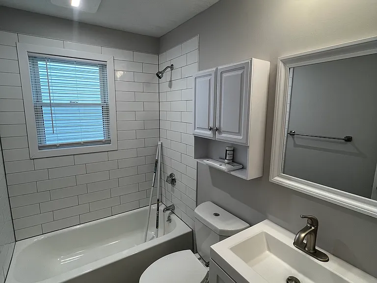 110 Leeds St — Photo 6