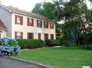 41 Buccaneer Ln, Setauket, NY 11733