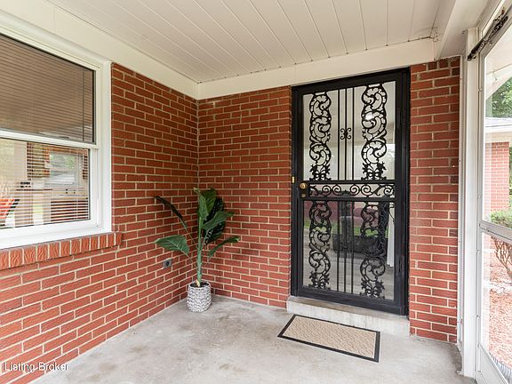 3rd image of 2204 Garrs Ln