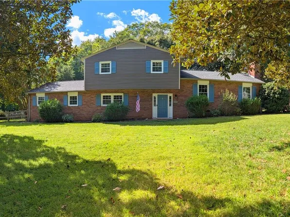 3830 Ranchwood Dr, Clemmons, NC 27012