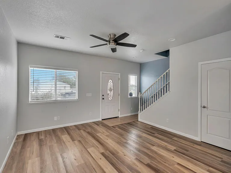 1061 Vermont Ave — Photo 7