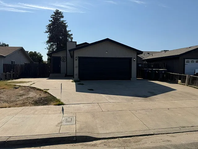 819 Belmont St — Photo 1
