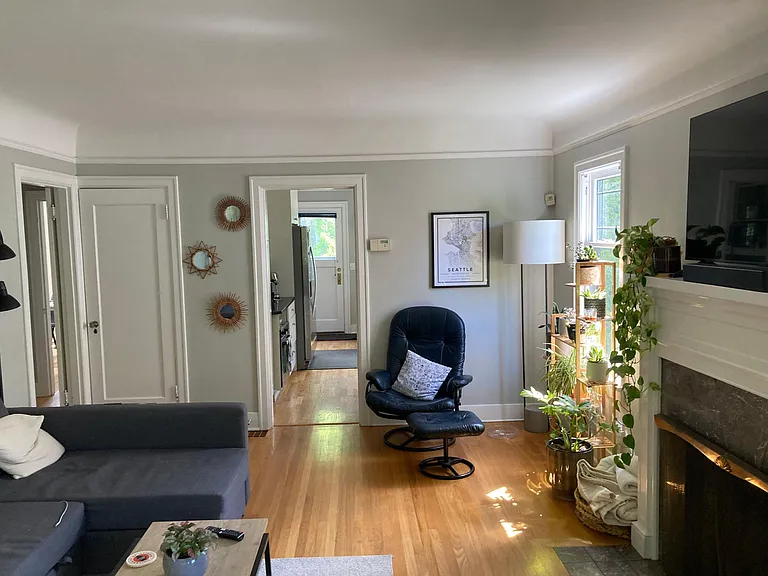 8046 Brooklyn Ave NE — Photo 18