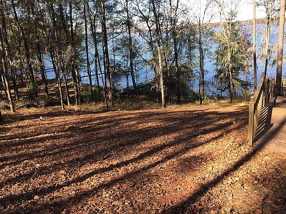 5th image of 411 Lakeshore Dr