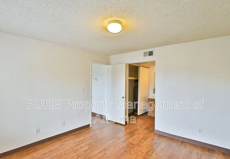810 W 2nd St #C — Photo 11