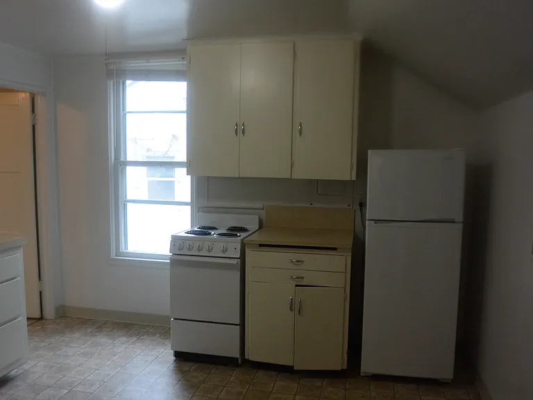 401 E 28th St — Photo 5