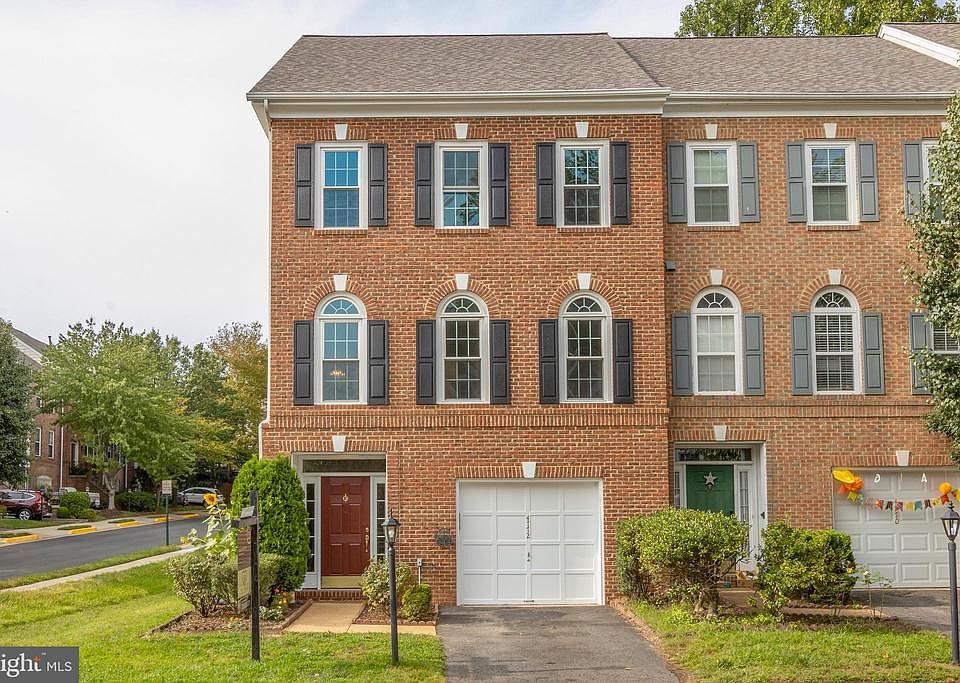 Location! Location! Location! Heart of Fairfax!