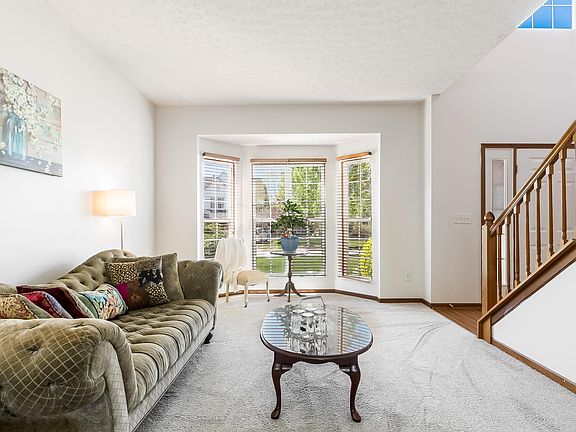 5th image of 2830 Woods Cres