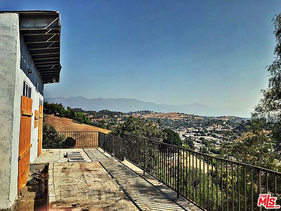 2nd image of 2822 Paradise Dr