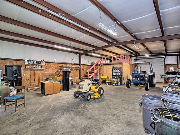 2nd image of 360 Oakhill Rd