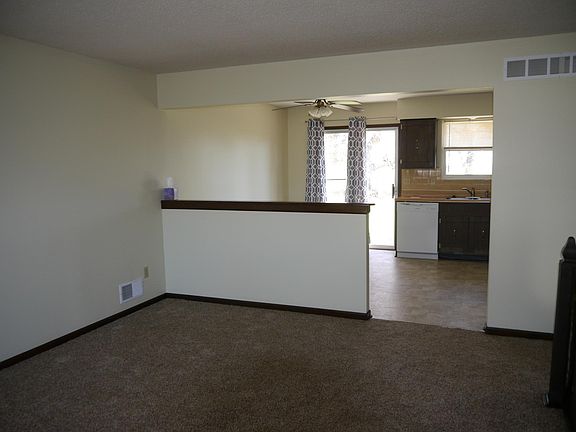 5th image of 107 Spring Ct