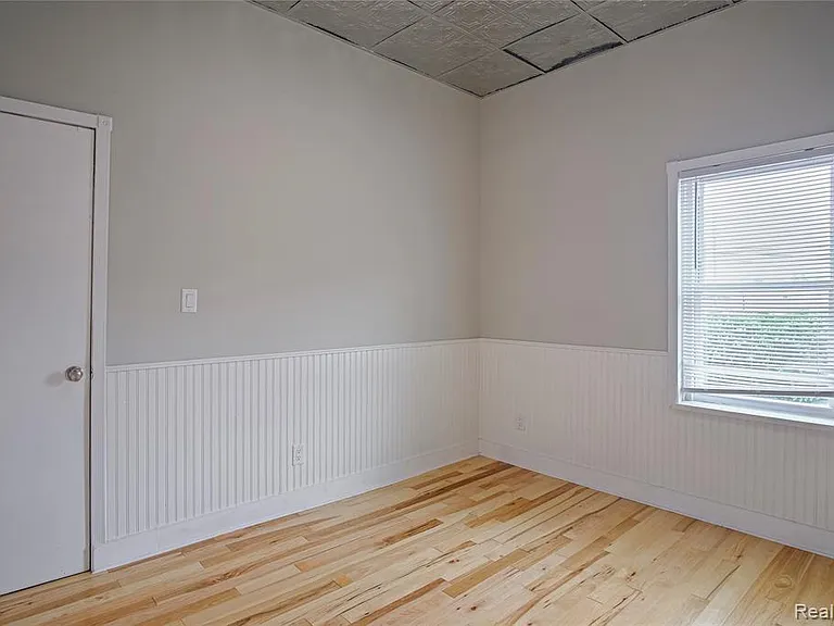 206 N Troy St — Photo 16