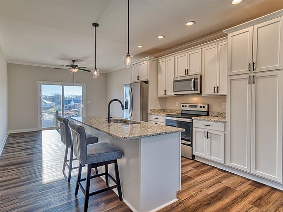 3rd image of 763 McIntyre St
