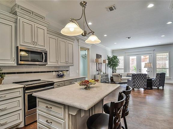 4th image of 4908 Centre Ct