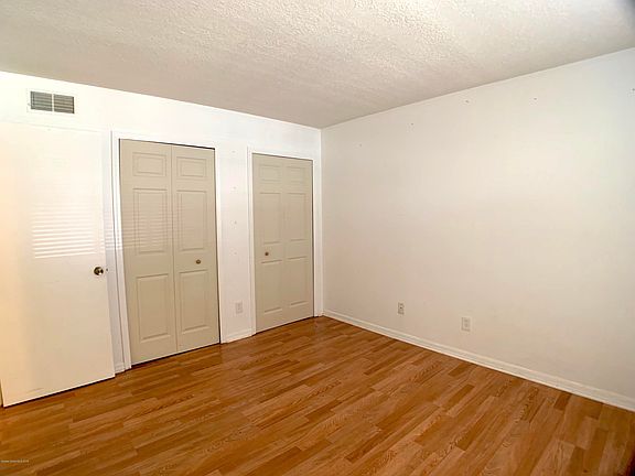 5th image of 3082 Sir Hamilton Cir #3082