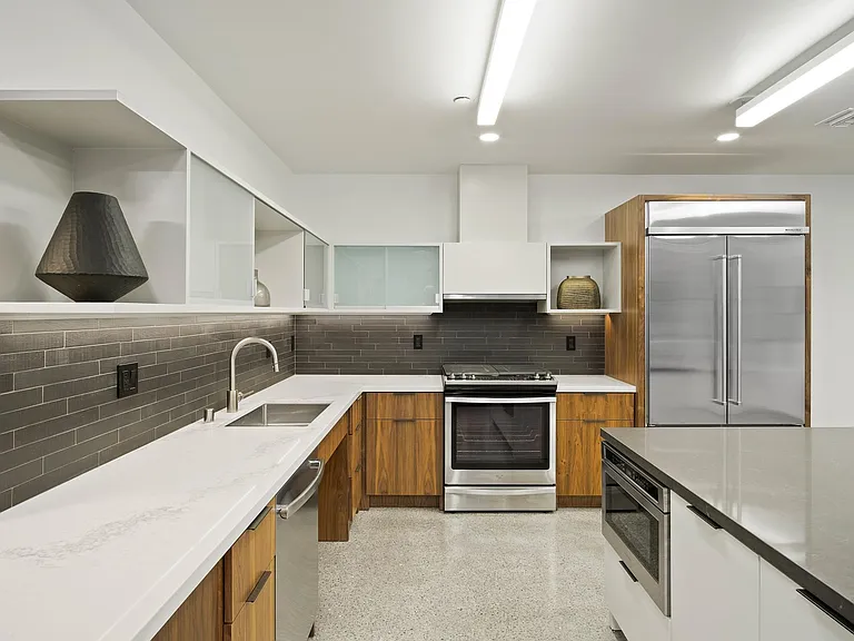 321 10th Ave #16003 — Photo 34