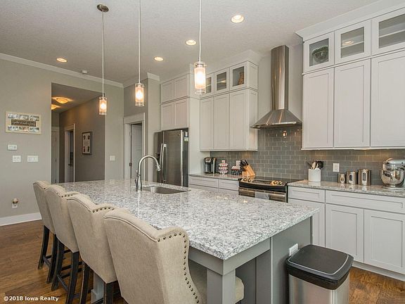 5th image of 3917 NE Bellagio Cir