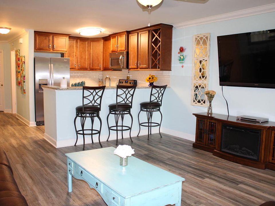 1st image of 106 Westlake Ct #106